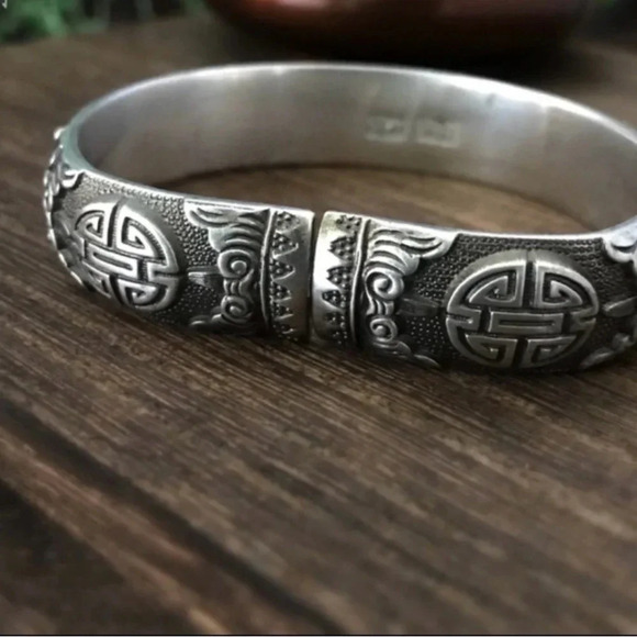 Handcrafted Antique Silver Horse  Hoof Bangle - Peony Bloom Design - Picture 6 of 6